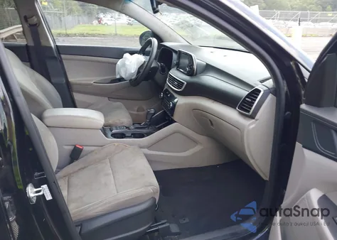 2021 Hyundai Tucson Value z USA, uszkodzony, nr VIN KM8J33A45MU407644